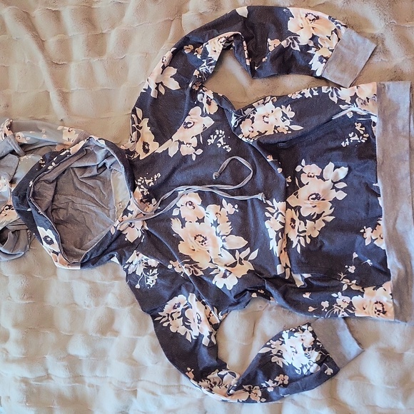 🌸Softest Florals Hoodies w/ Kangaroo Pocket - 2 Pc Bundle 🌸 Size Small - Picture 10 of 15